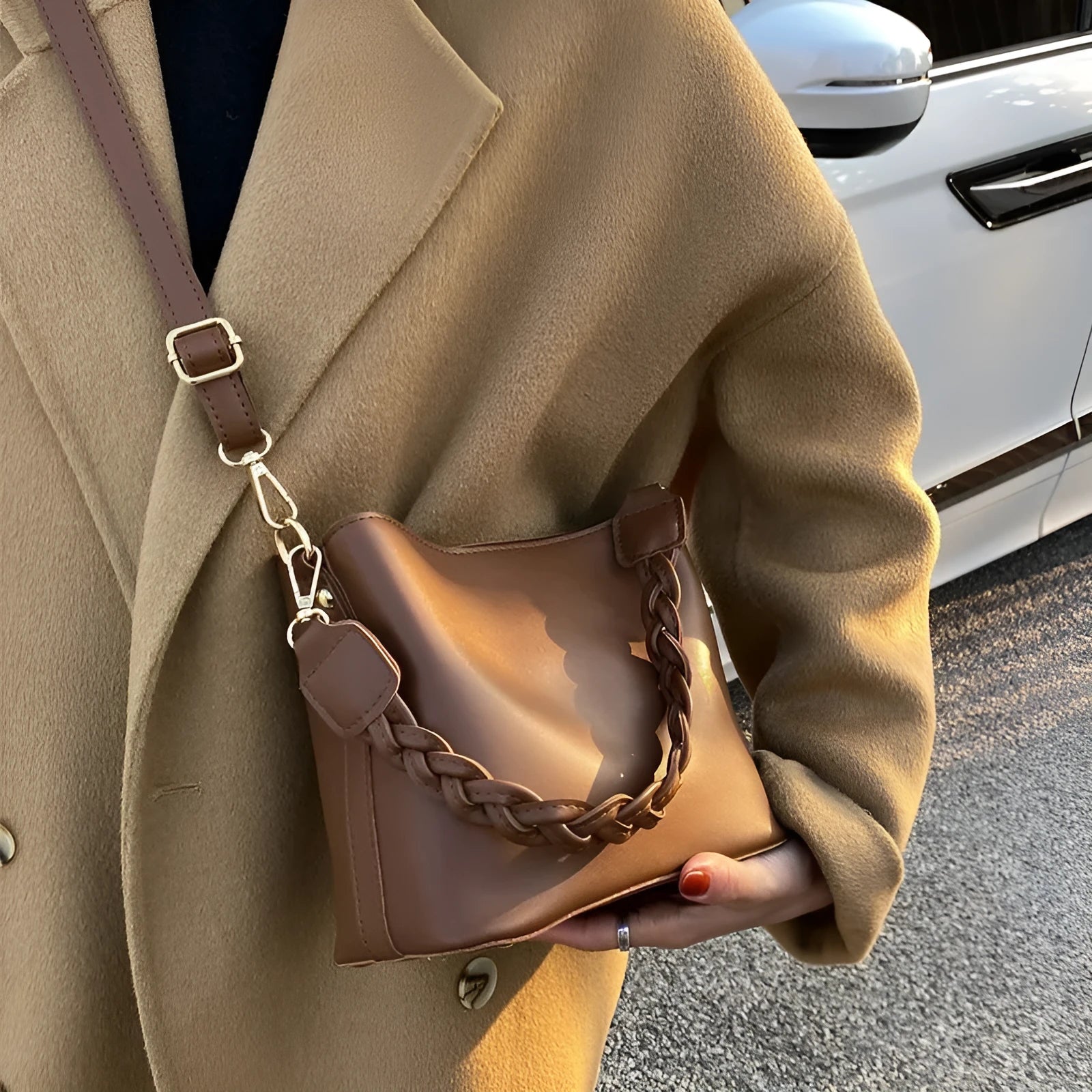 Unisex one-shoulder crossbody bucket bag in woven PU leather, shown in khaki colour.