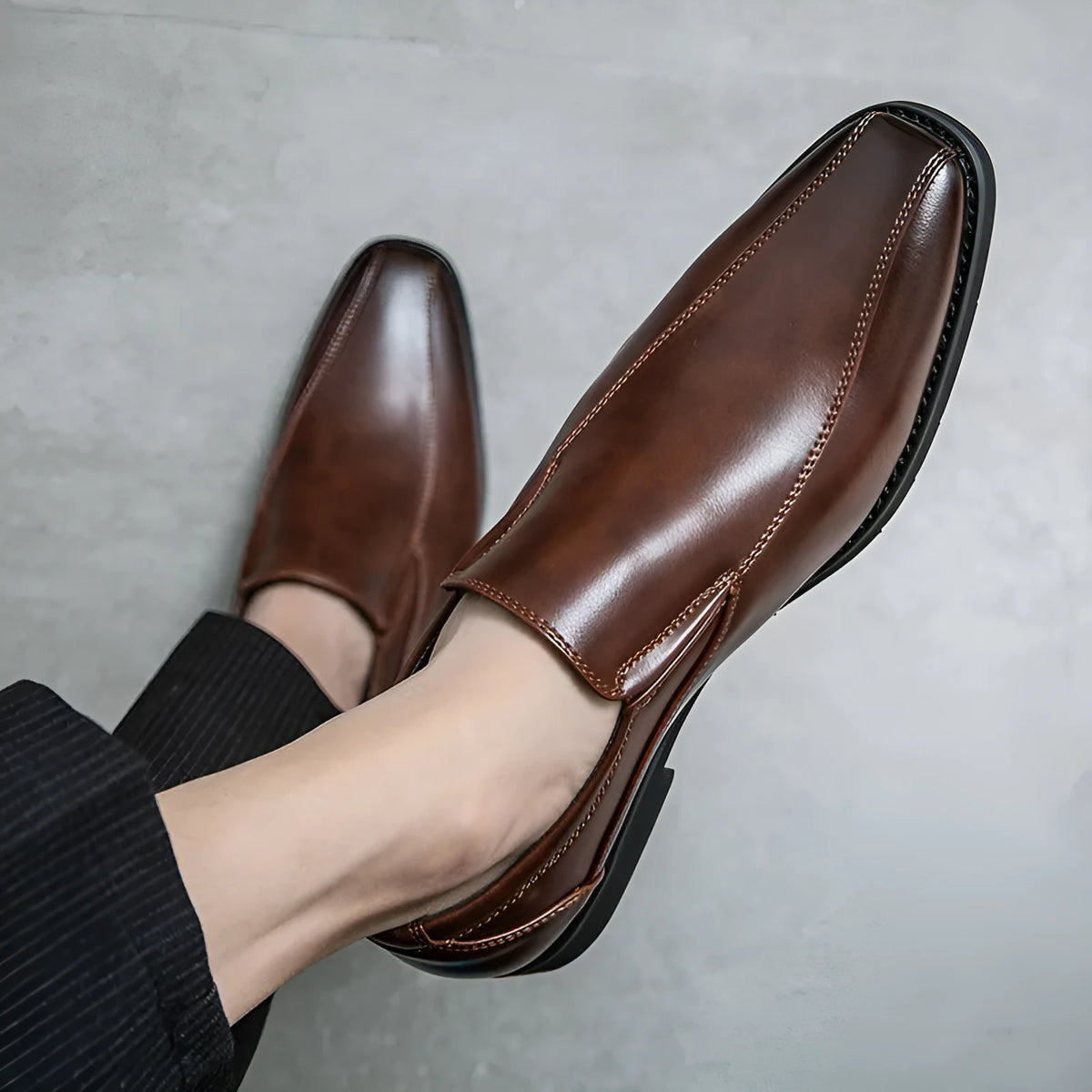 Men's black pointed patent leather casual shoes with a flat rubber sole and totem detail