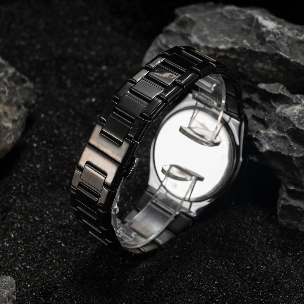 Business casual men's steel belt quartz watch with slim 10mm case on wrist