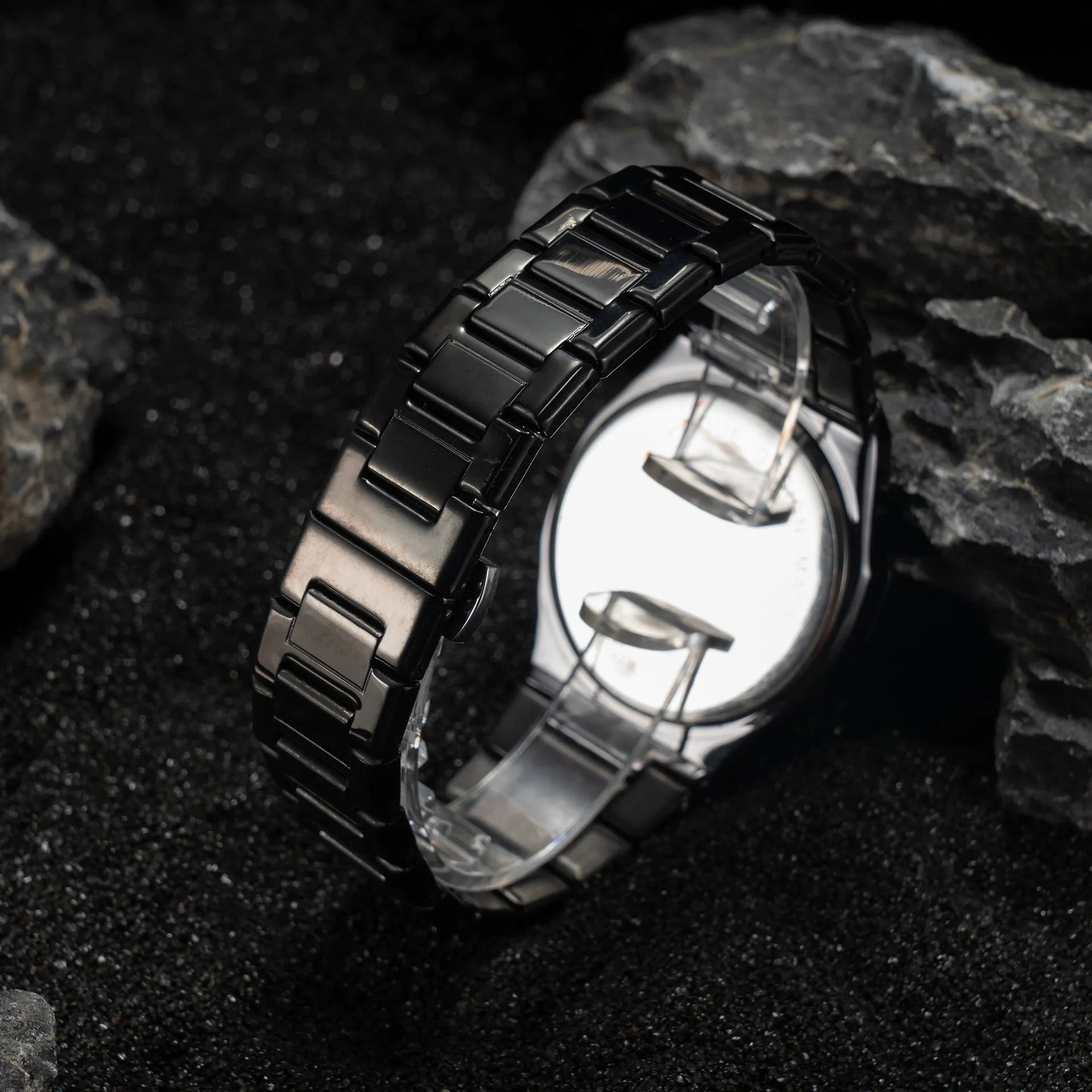 Business casual men's steel belt quartz watch with slim 10mm case on wrist