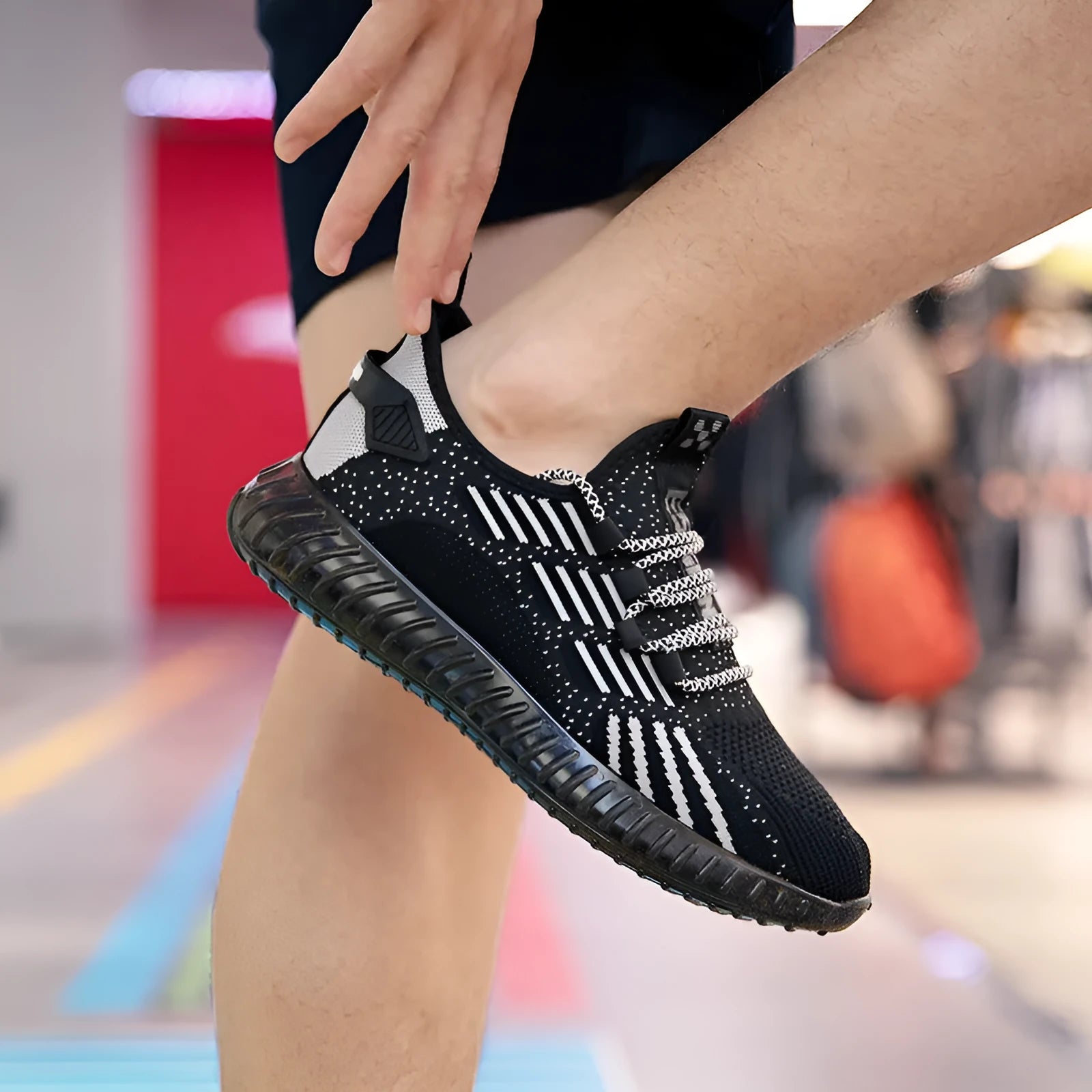 Men's white breathable flying fabric sports shoes with low-top design and platform heel