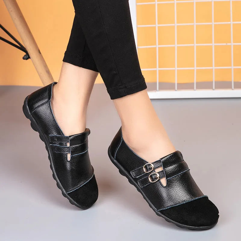 Women's low-top casual flat shoes with Velcro strap and round toe in cow split leather.