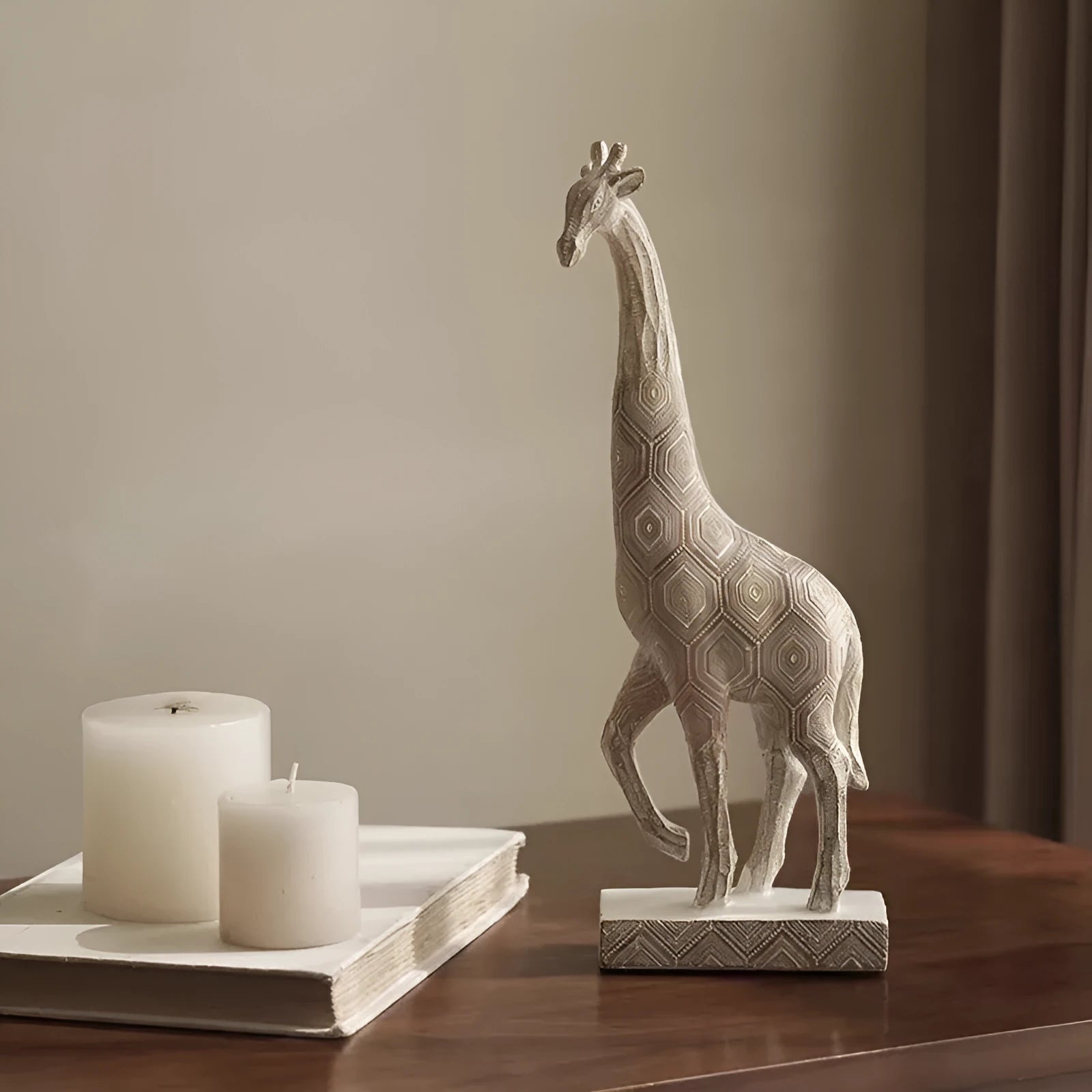 Wood colour synthetic resin giraffe sculpture ornament, 30.5 cm tall.