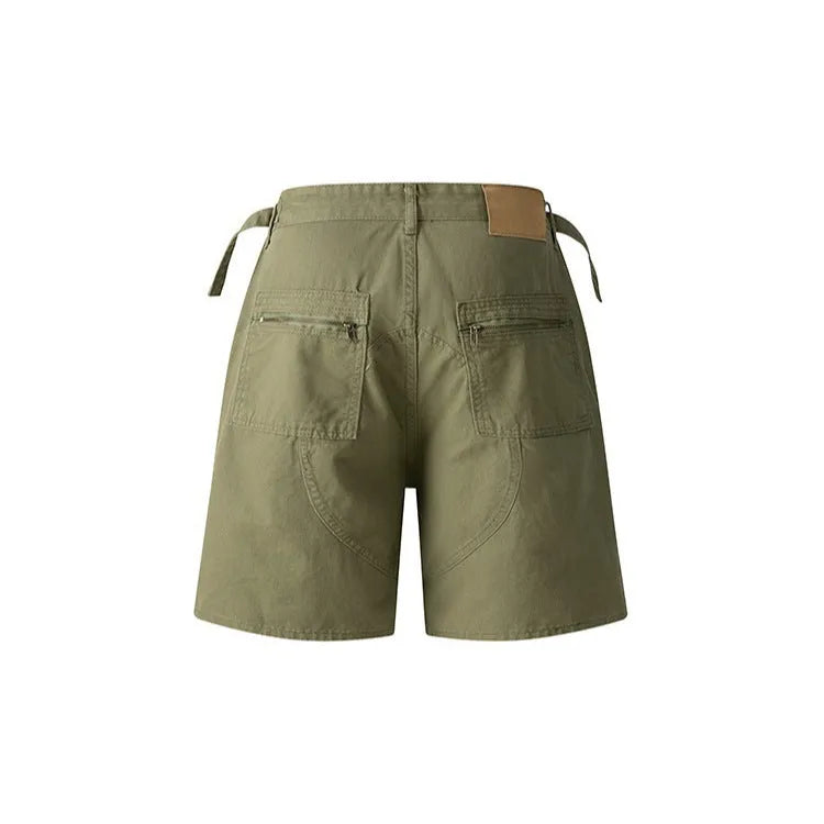 Retro washed cotton workwear shorts in loose fit and fifth pants length, shown in camouflage colour.