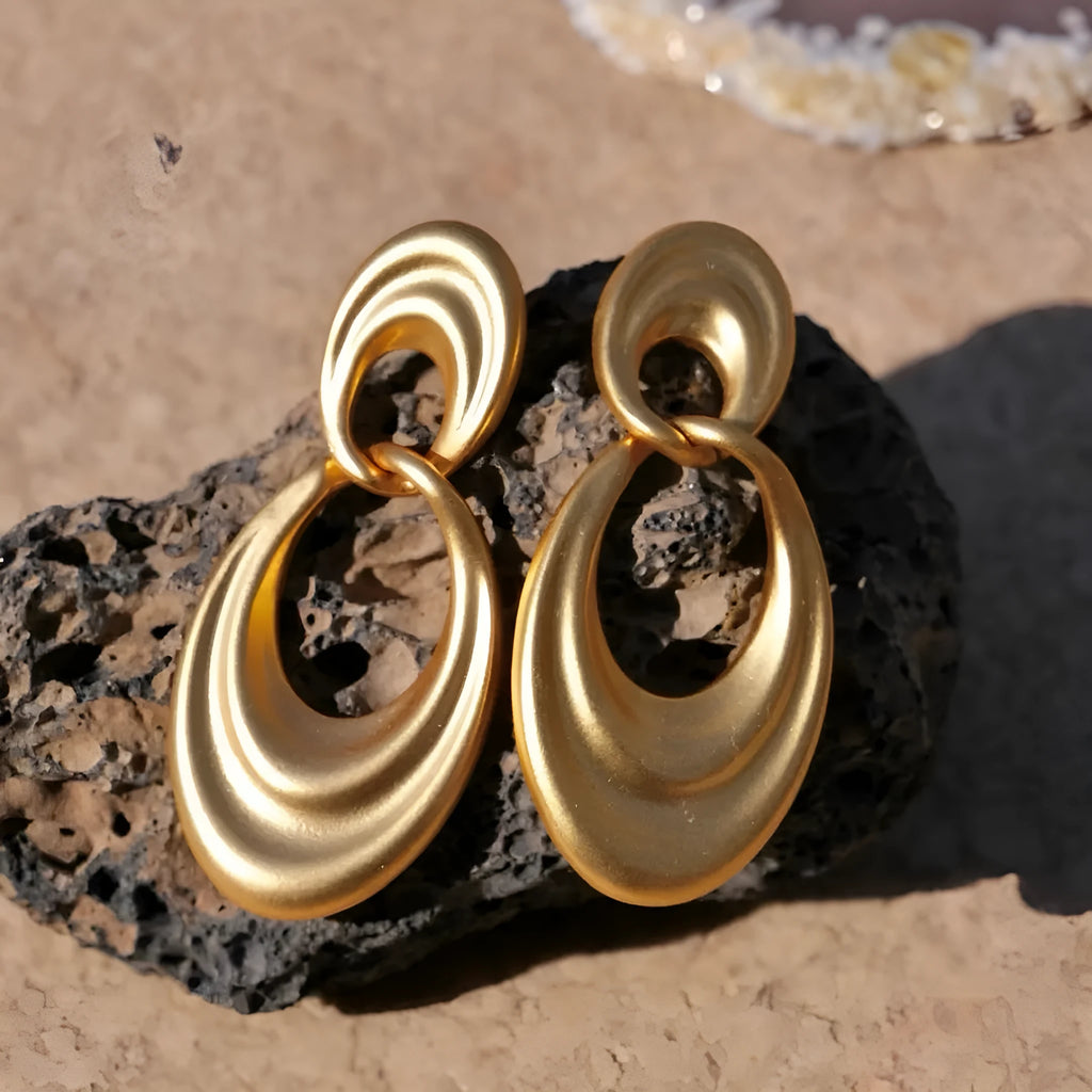 French retro double circle earrings in quicksand gold with copper construction and U-shaped design