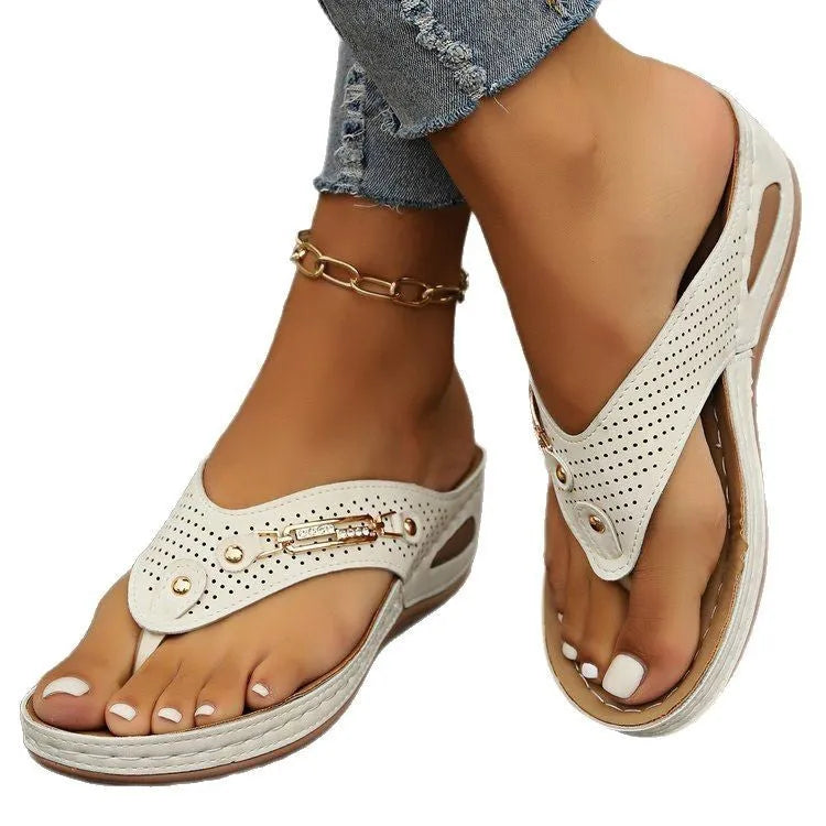 Retro style women's flip-flop sandals with herringbone scaffold in multiple colours.