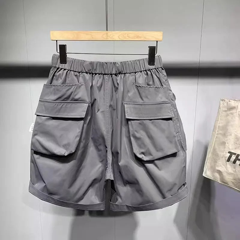 Men's black loose-fit workwear shorts with pockets in above-knee length