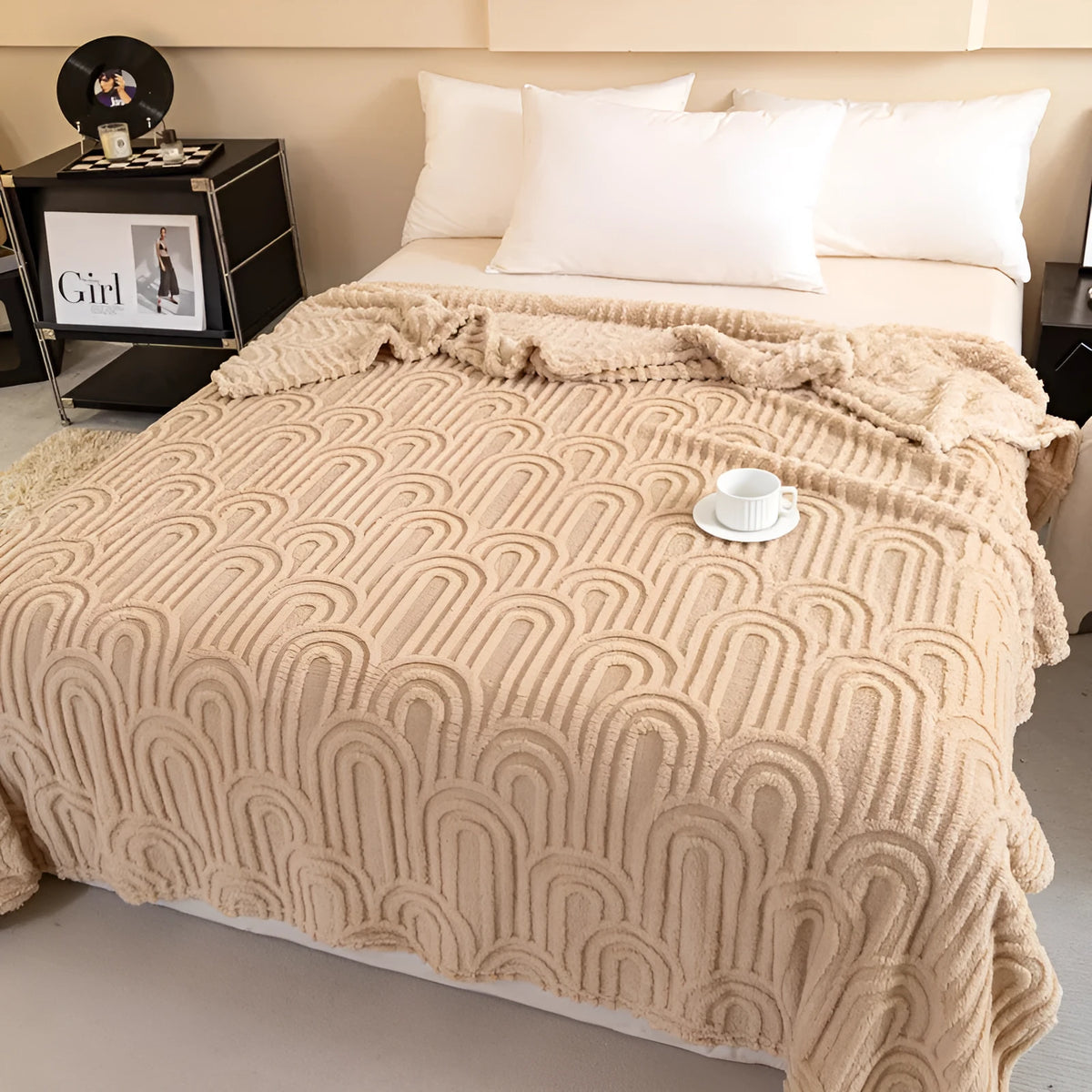 Double-sided jacquard flannel coral fleece blanket shawl in polyester with Roman column pattern