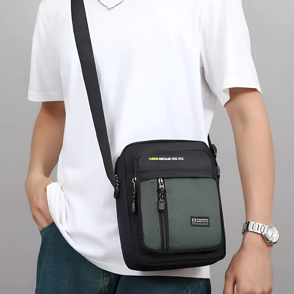 Men's casual outdoor one shoulder messenger bag in nylon with crossbody strap