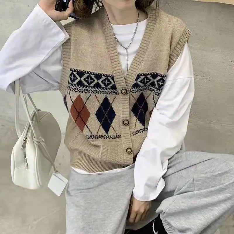 Diamond plaid pattern sleeveless loose cardigan top in three colour options