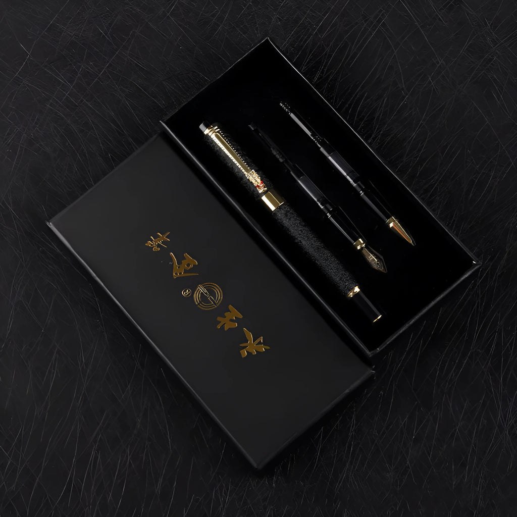 Metal fountain pen with iridium nib in black, gold, purple or white, available in 0.38mm, 0.5mm and 0.8mm tip sizes.