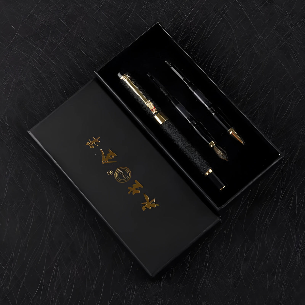 Metal fountain pen with iridium nib in black, gold, purple or white, available in 0.38mm, 0.5mm and 0.8mm tip sizes.