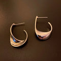 Metal twisted design geometric round earrings in gold or silver colour with post fittings