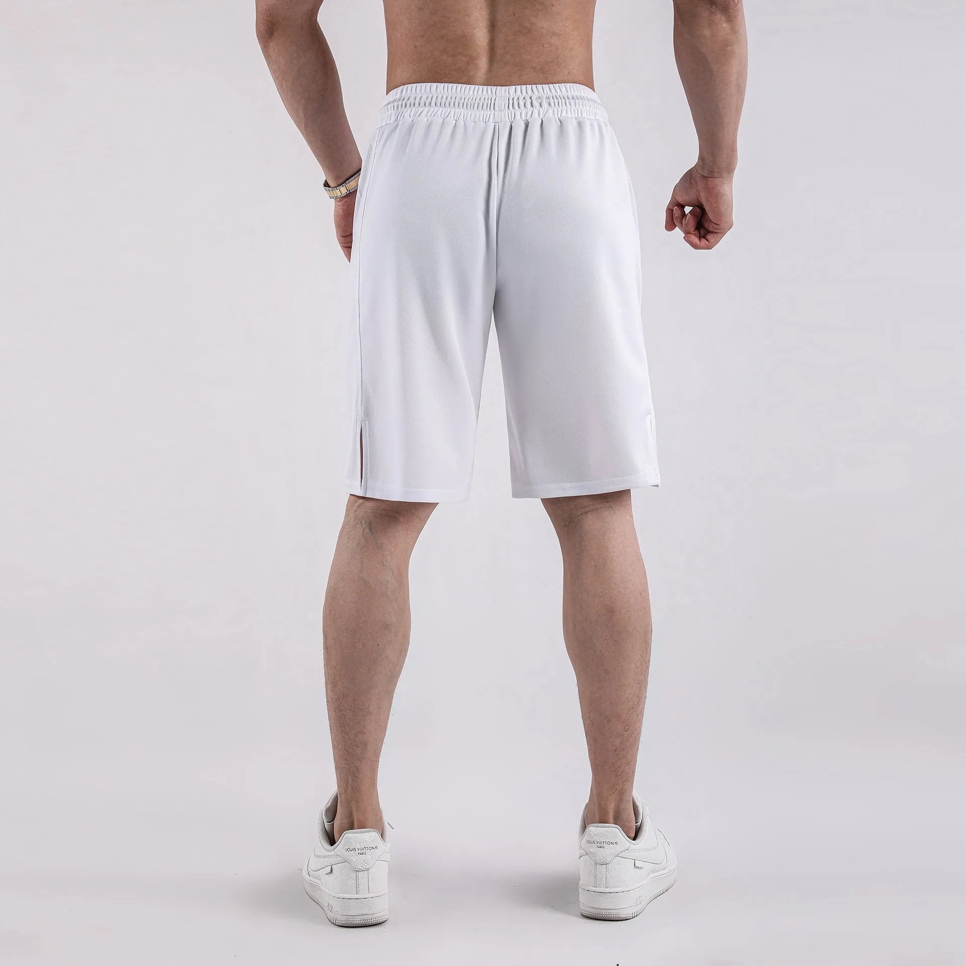 Men's white quick-drying mesh fitness shorts with elastic waistband