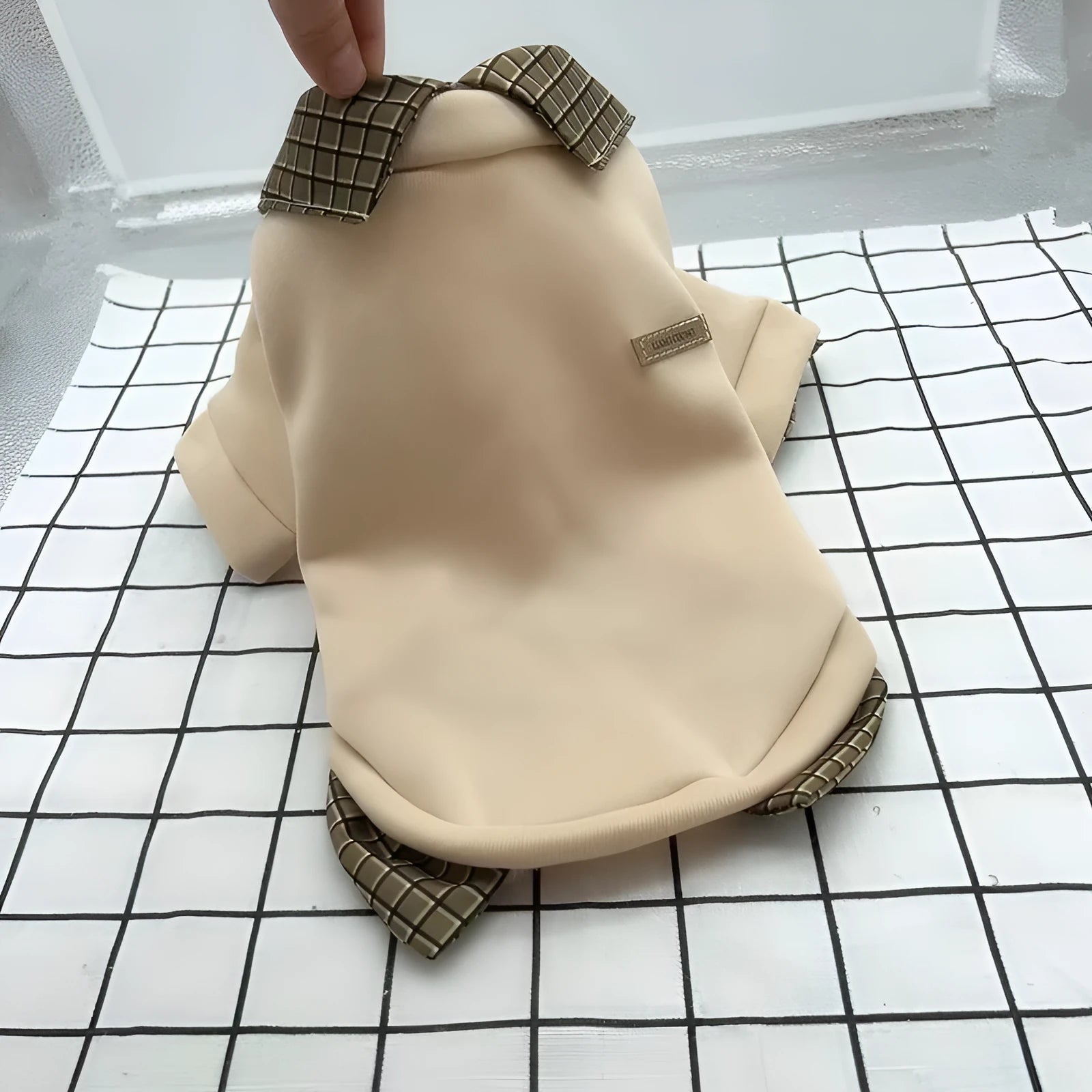 Two-piece dog sweater with detachable collar in thin velvet polyester material