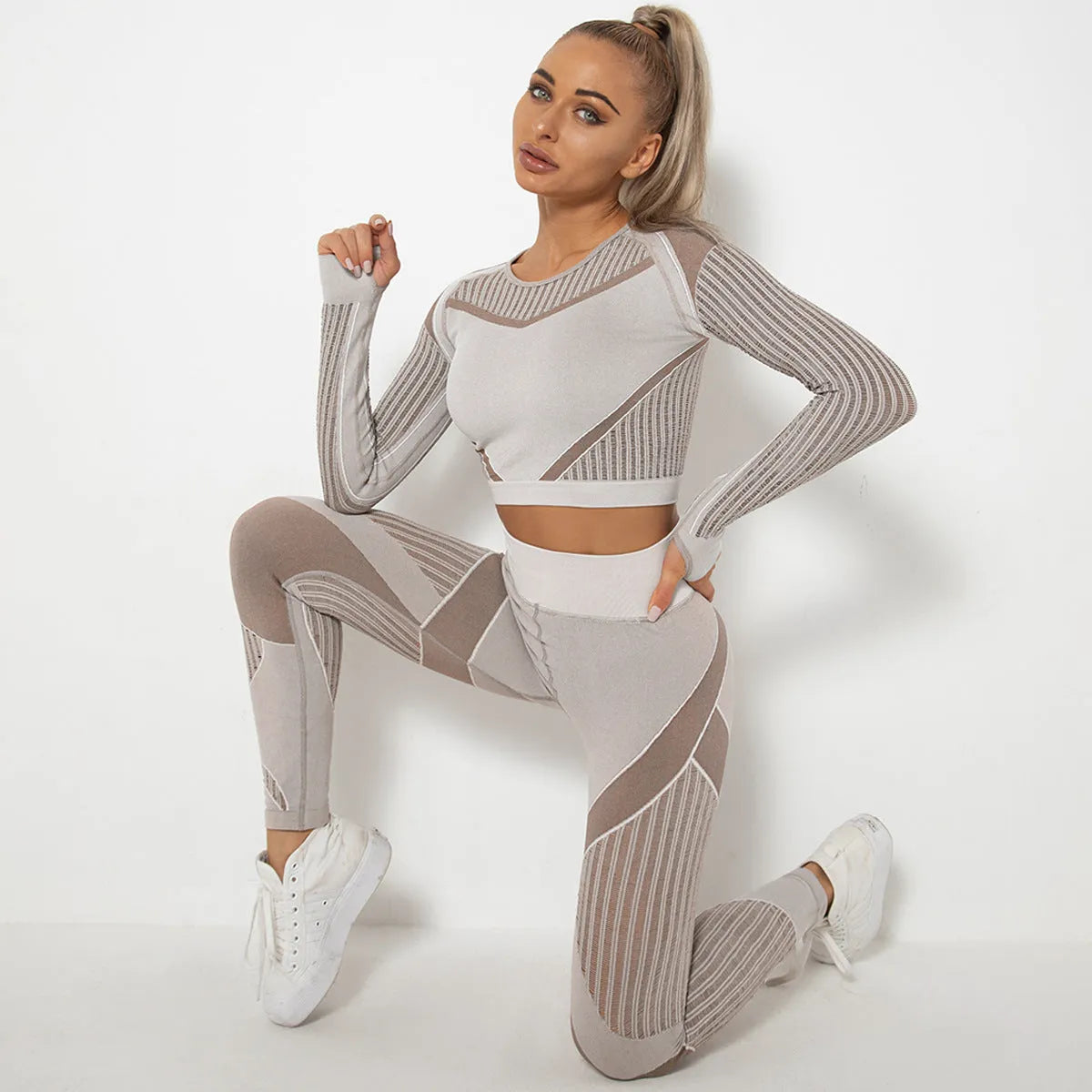 Women's long-sleeved seamless knitted yoga suit in a breathable fabric blend.
