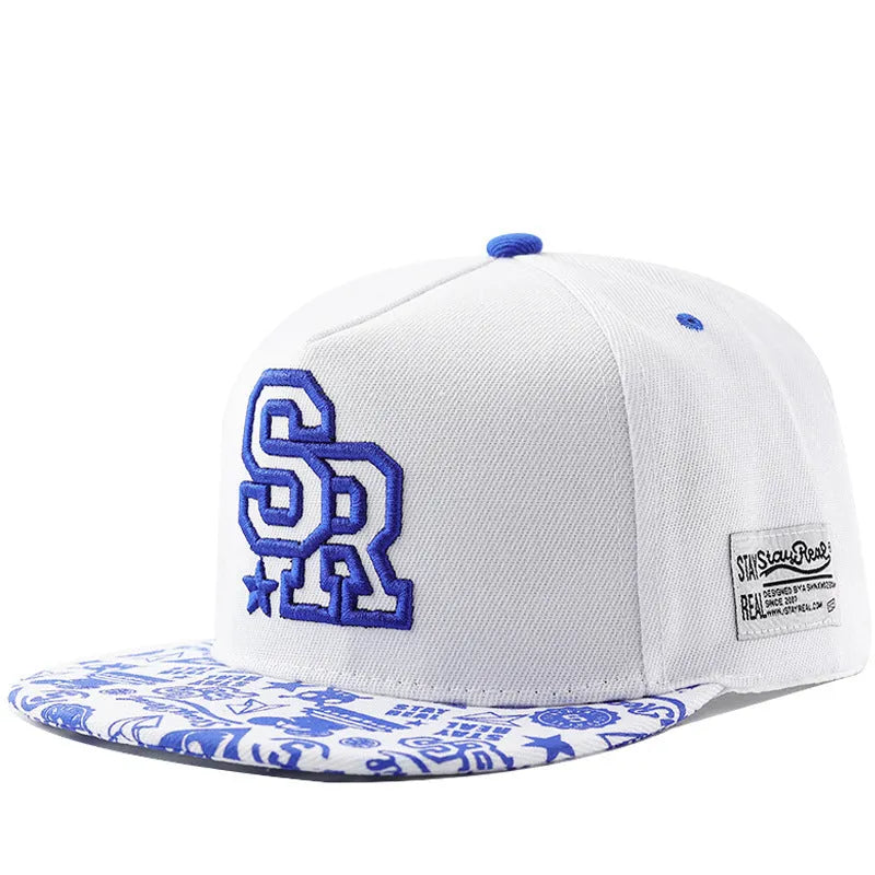 Cotton baseball cap with embroidered letters in adjustable dome crown style