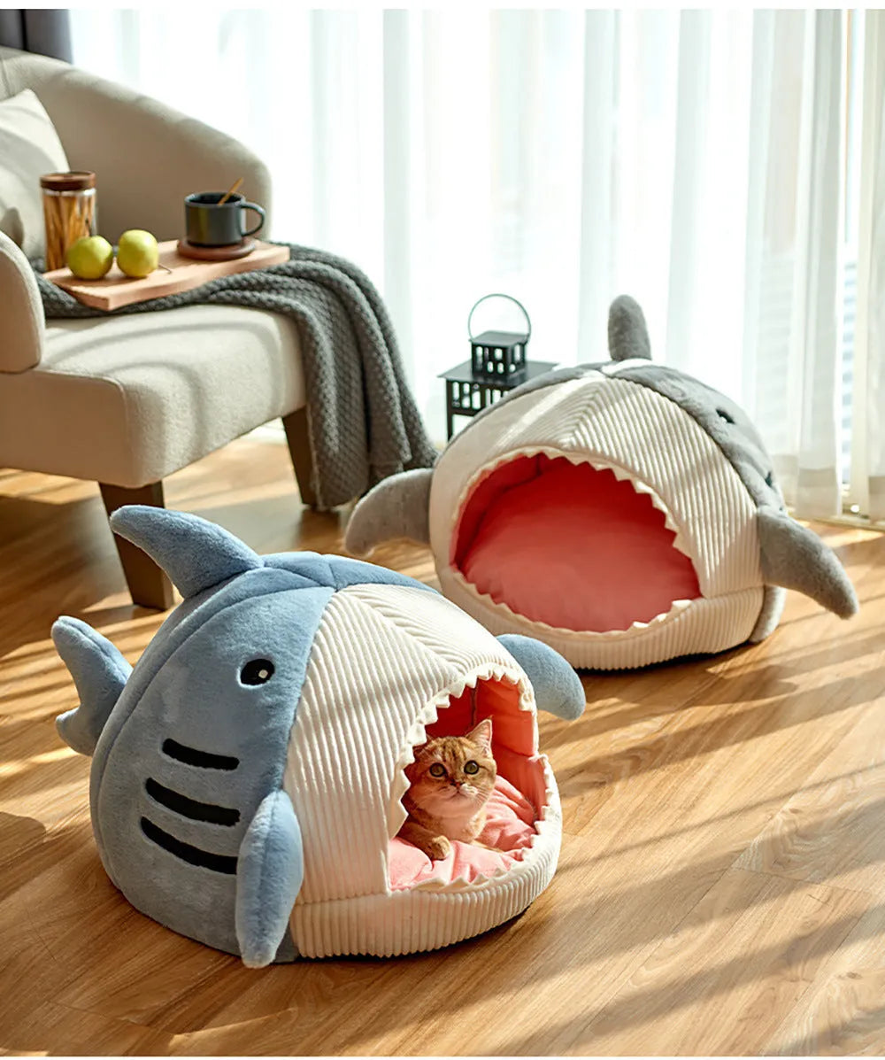Shark-shaped semi-closed cat and dog kennel in rabbit hair fabric with beige stripe and PP cotton fill
