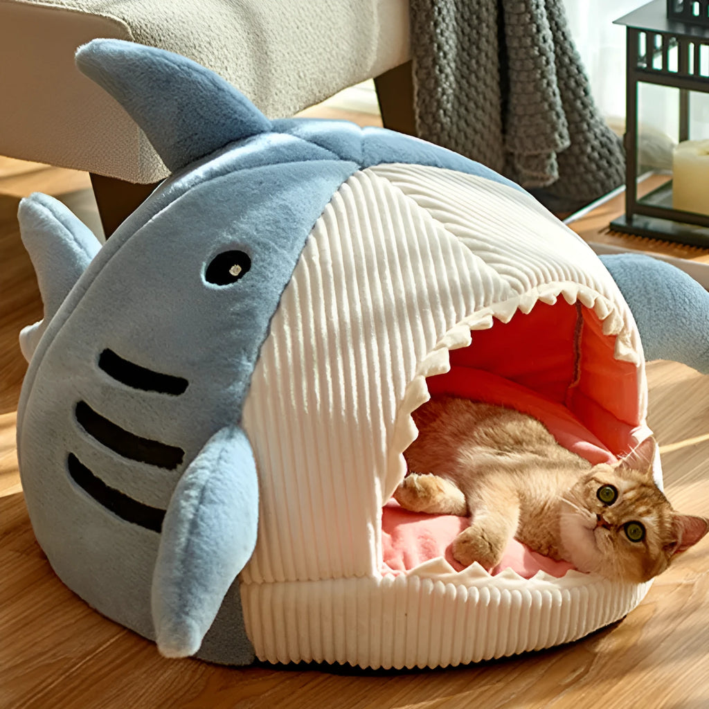 Shark-shaped semi-closed cat and dog kennel in rabbit hair fabric with beige stripe and PP cotton fill