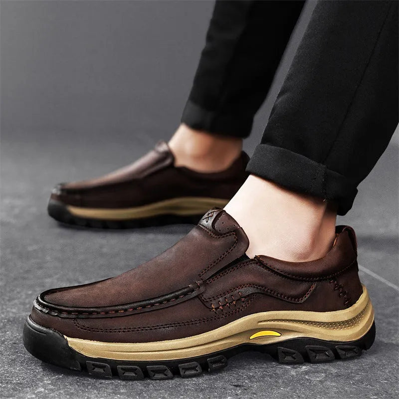 Men's black PU leather mountaineering shoes with thick rubber sole and round toe design for outdoor hiking