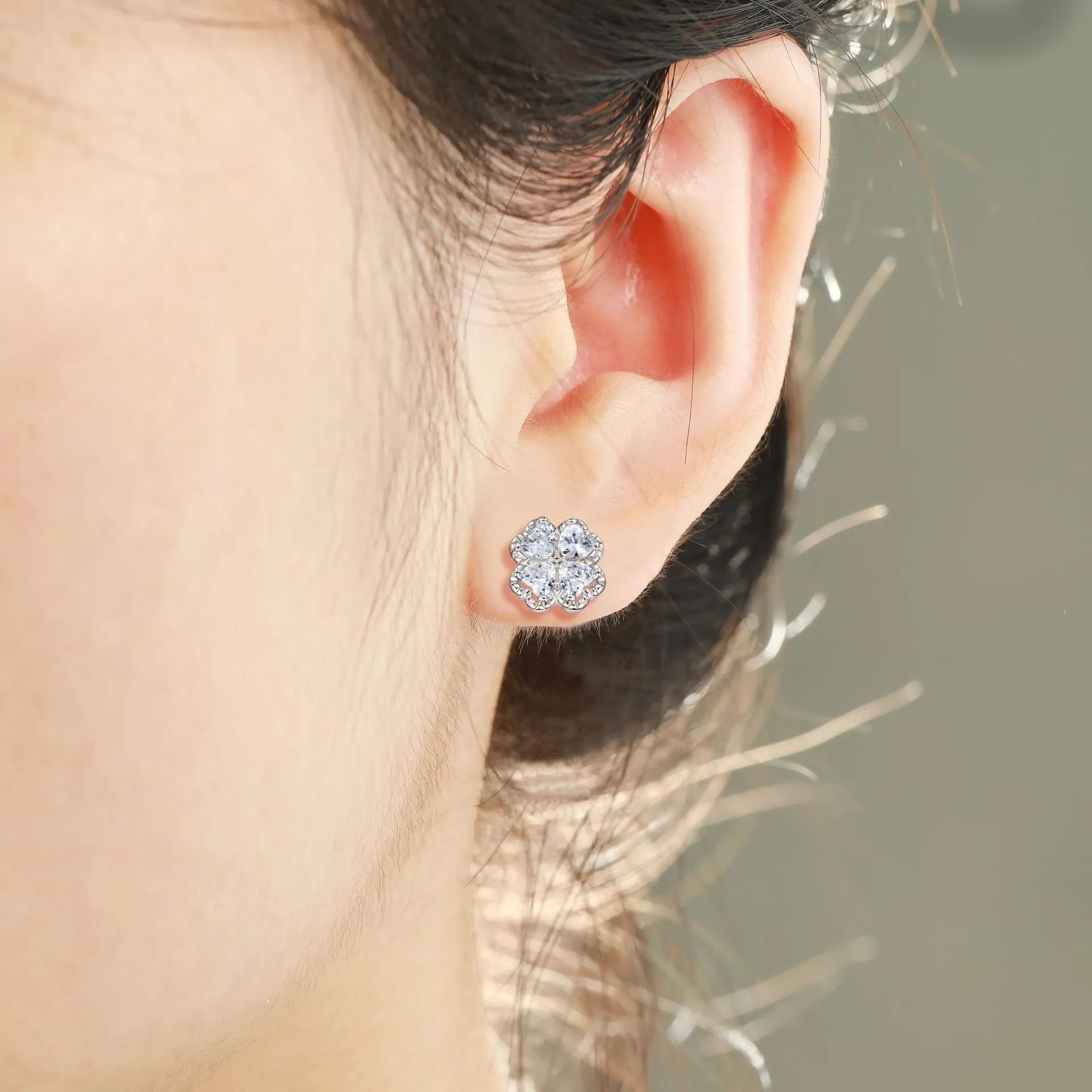 Women's sterling silver heart-shaped four-leaf clover earrings with white zircon stones