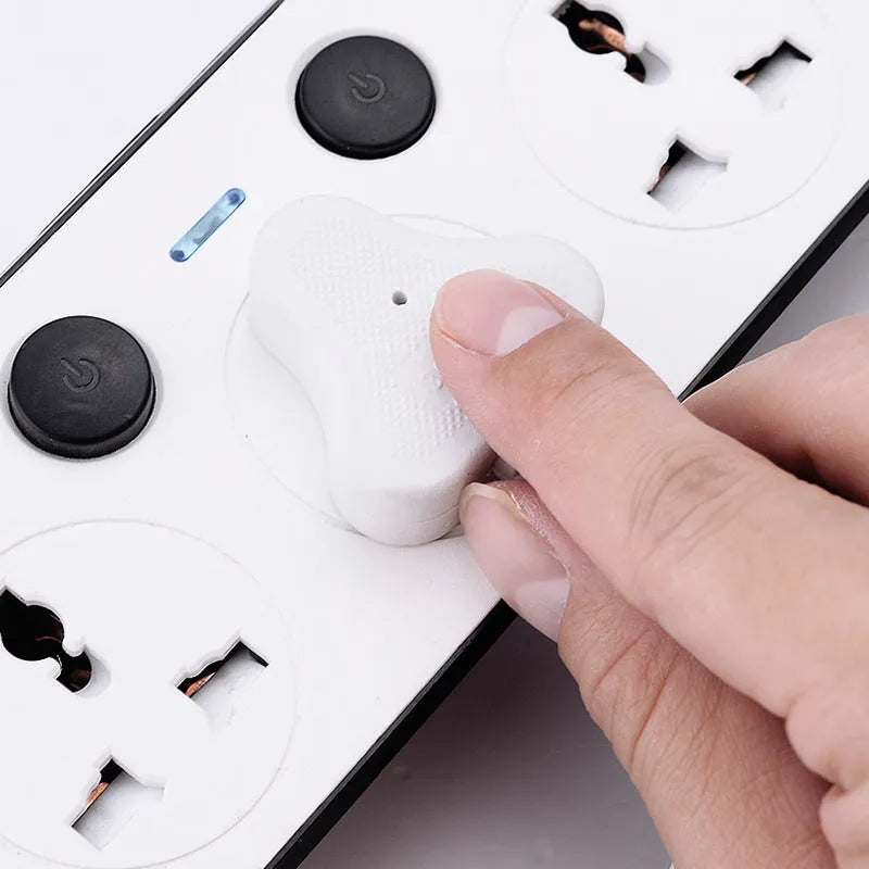 Multi-switch power strip with USB ports in international plug formats