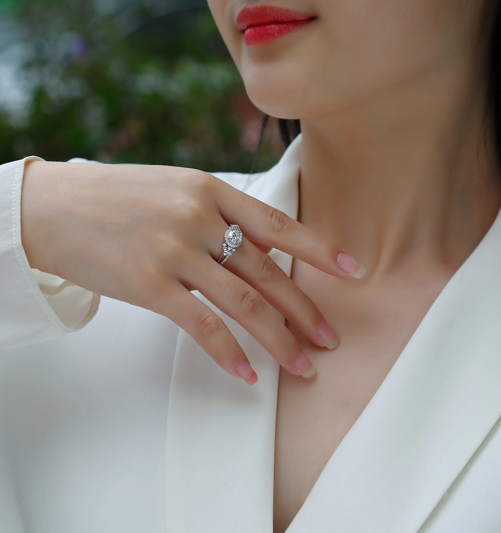 Harbor Clear Sky 1-carat moissanite wedding ring set on a white background with platinum-plated S925 silver band