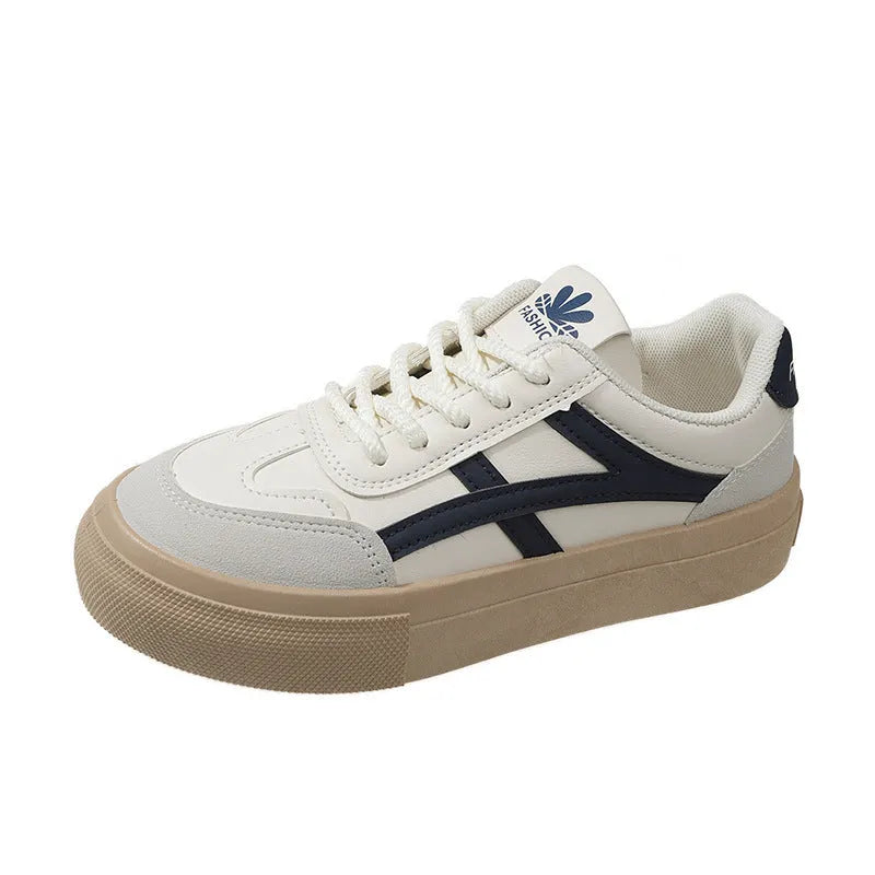 Men's brown low-top lace-up casual shoes with round toe and rubber sole