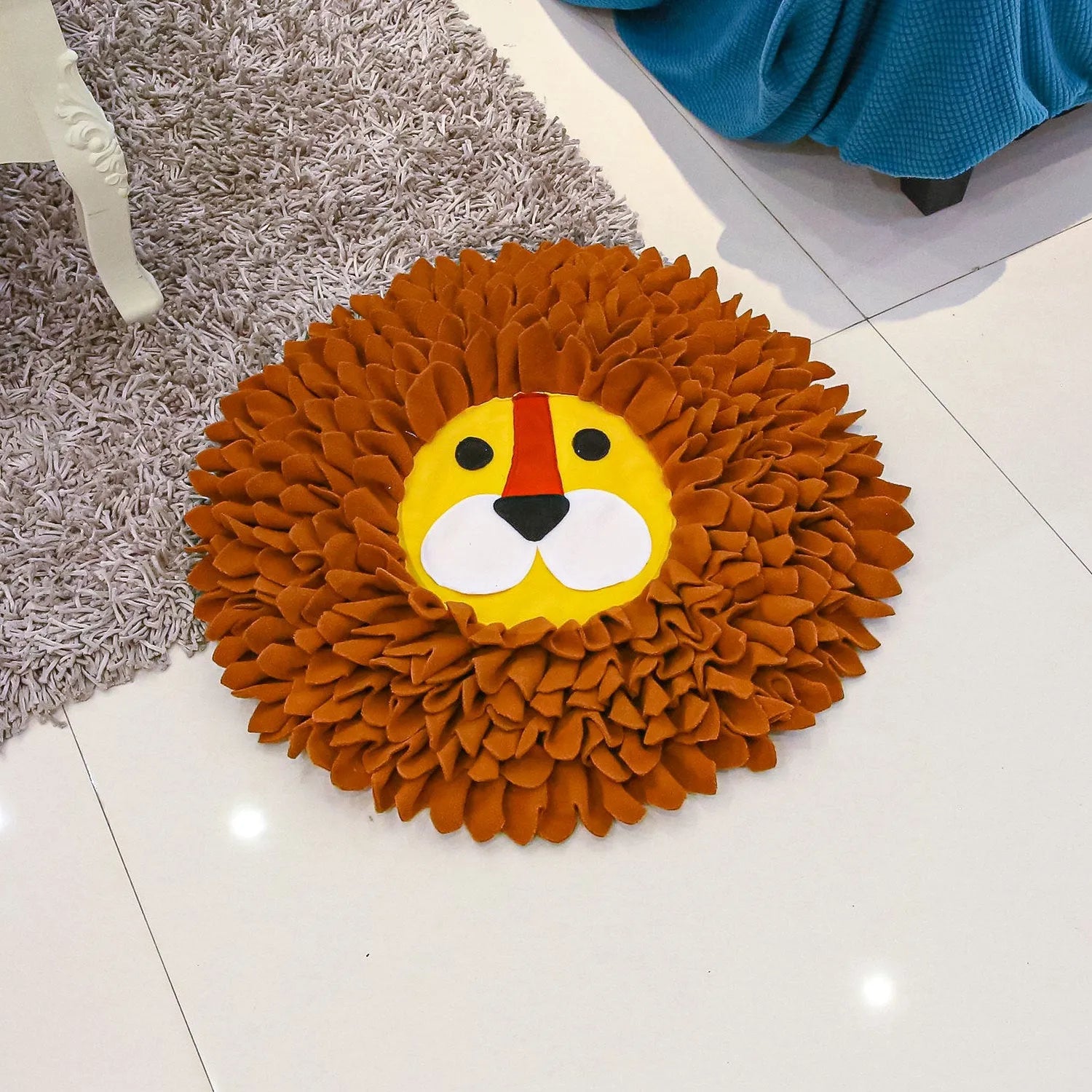 Brown lion pattern sniffing pad measuring 33x25cm for dog and cat food hiding games