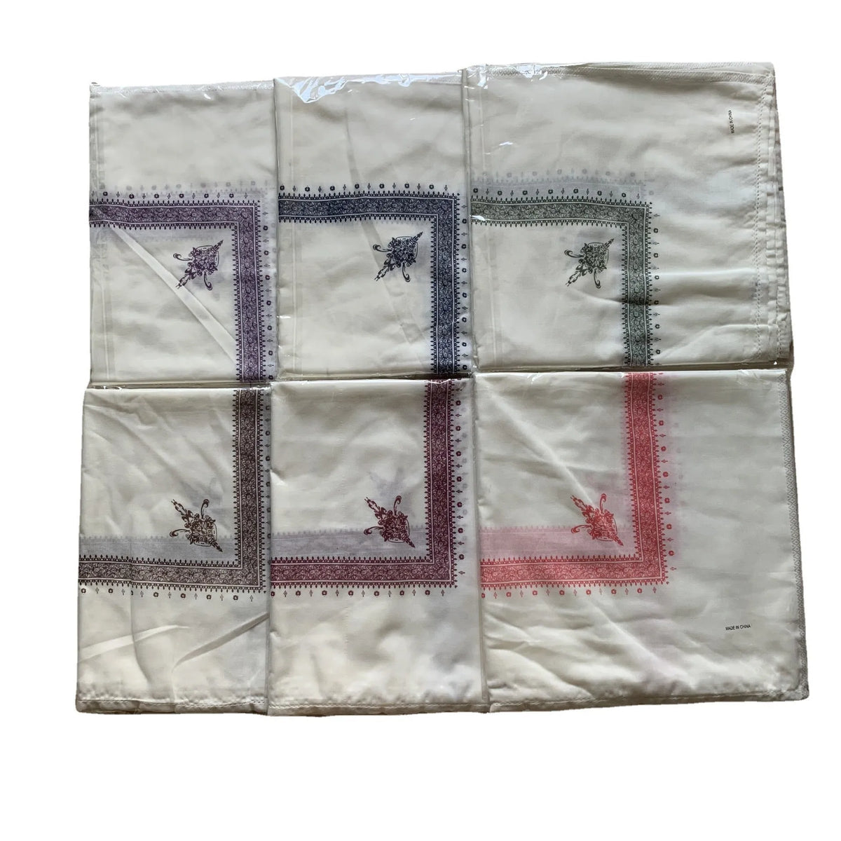 Printed square polyester scarf measuring 138x138 cm in multiple colour options