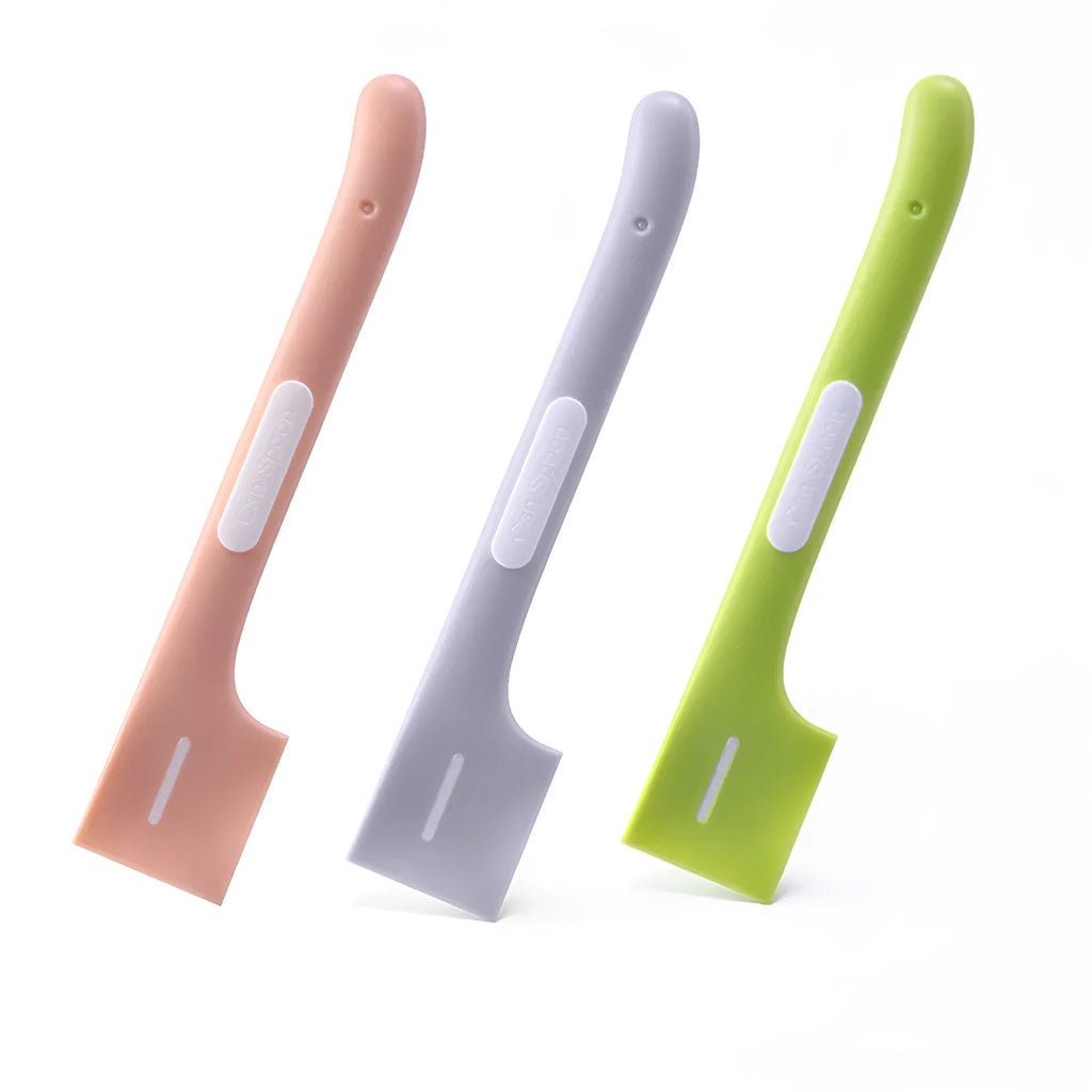 Long-handled pet feeding spoon for cats and dogs wet food with right-angle design
