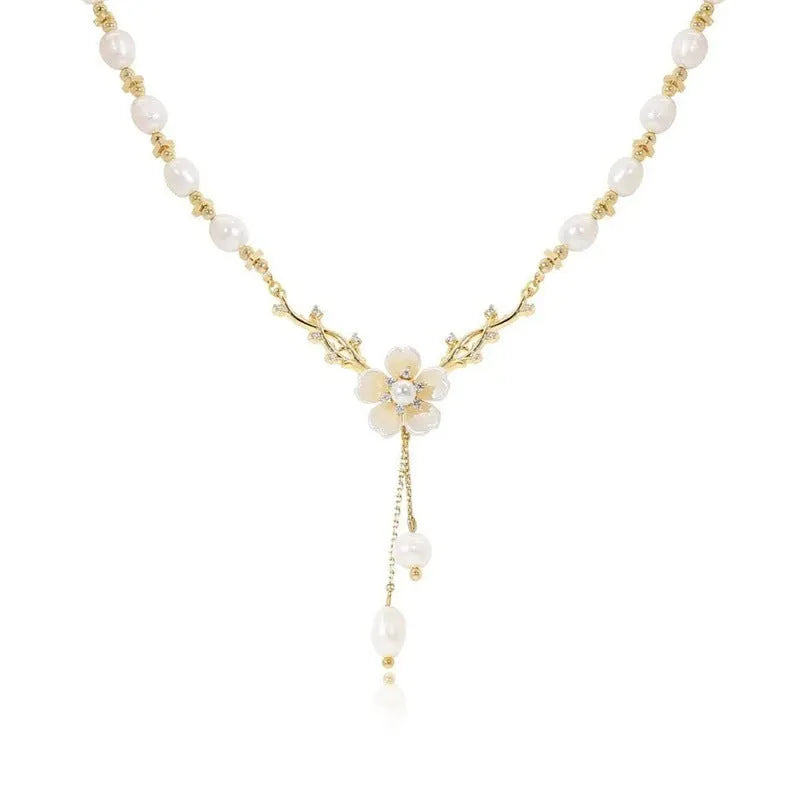 Alloy fashion necklace with pearl flower and rose decoration on a chain.