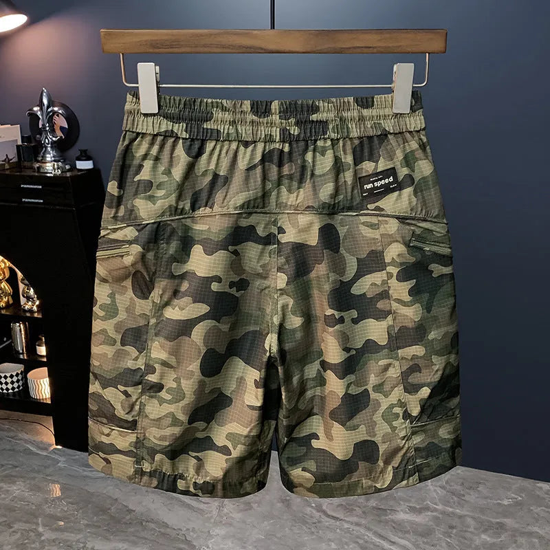 Men's camouflage cargo shorts in loose-fit quick-drying cotton blend fabric