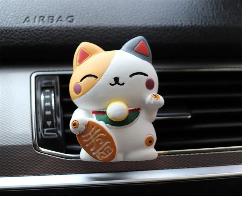 Black cat design resin car vent aromatherapy clip mounted on vehicle air conditioning louvre