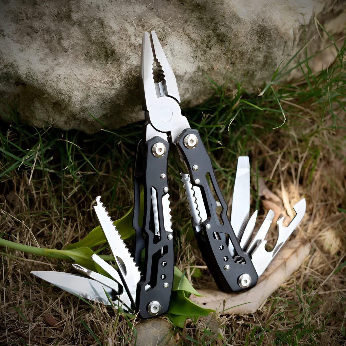 All steel 14-in-1 multi-function pliers in black or silver grey, 10cm folded, 15.6cm developed, 420 steel