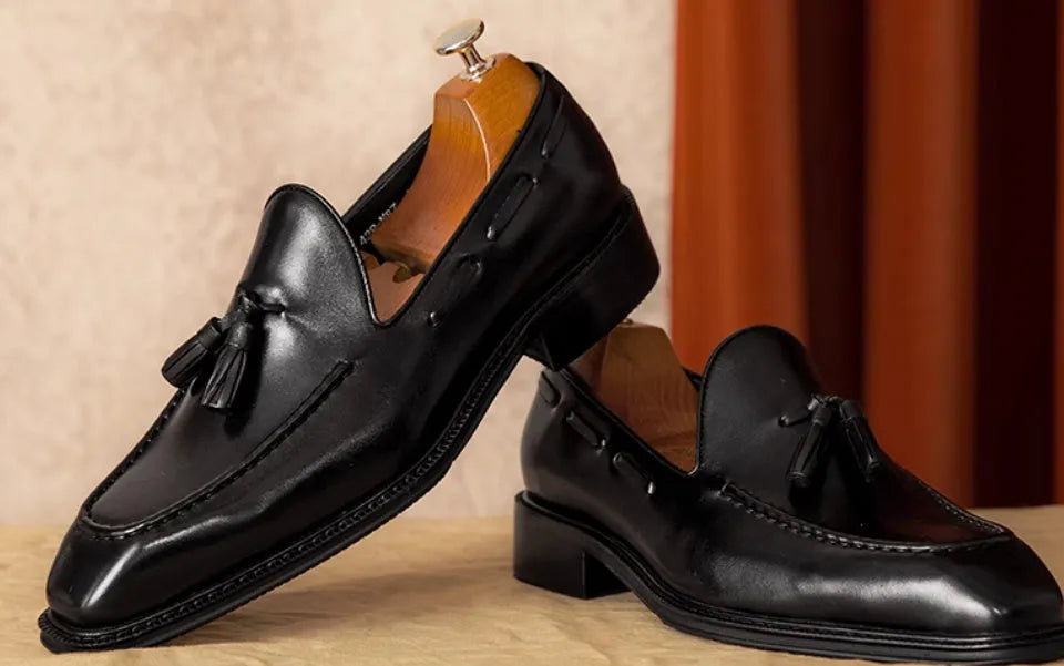 Men's British-style genuine leather slip-on loafers with fringed design in black or brown