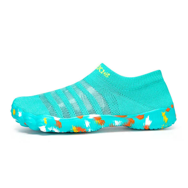Flyknit fishing line water shoes in camouflage colours with rubber sole and round toe.