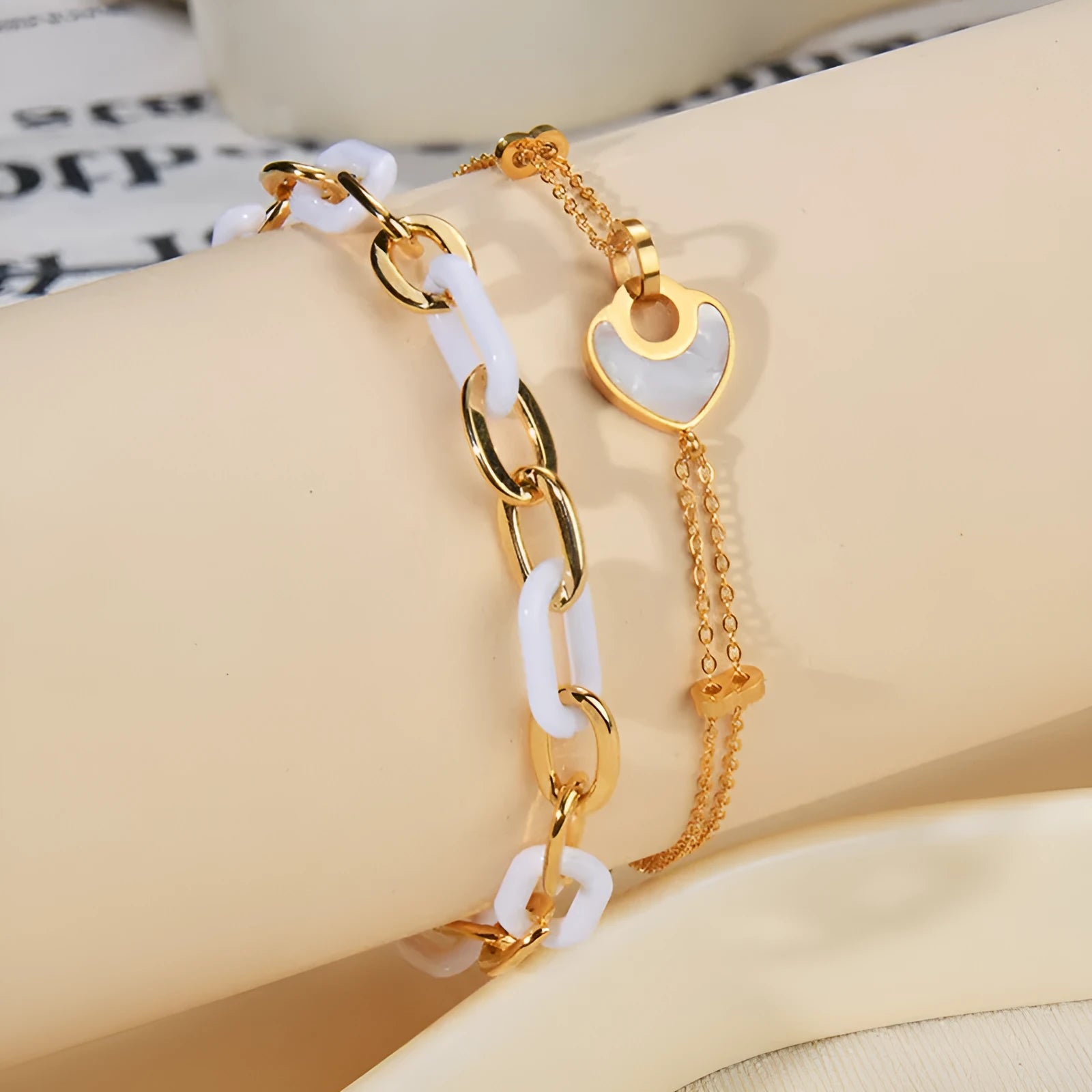 Stainless steel resin heart bracelet for women with double-layered loving heart design and adjustable clasp
