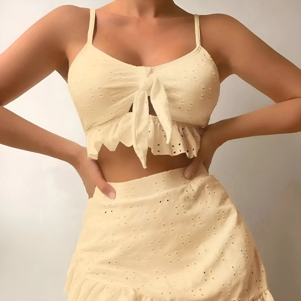 Women's solid colour three-piece bikini with split hip skirt in polyester fabric with lining