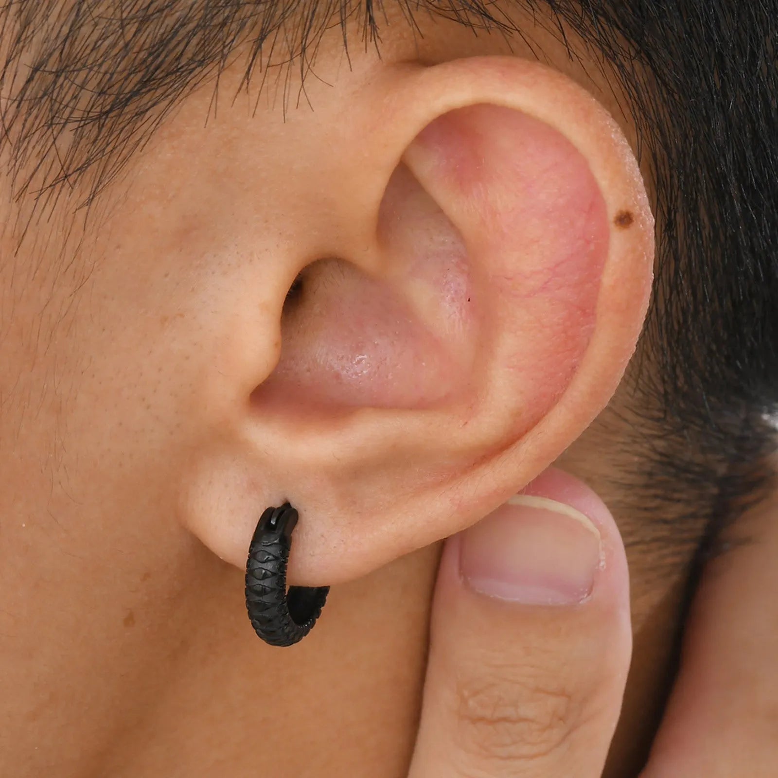 Stainless steel snake pattern earrings for men in black and gold options
