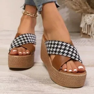 Women's cross leopard plaid wedge sandals in rubber with sticky sole, black or brown pattern, casual leisure footwear