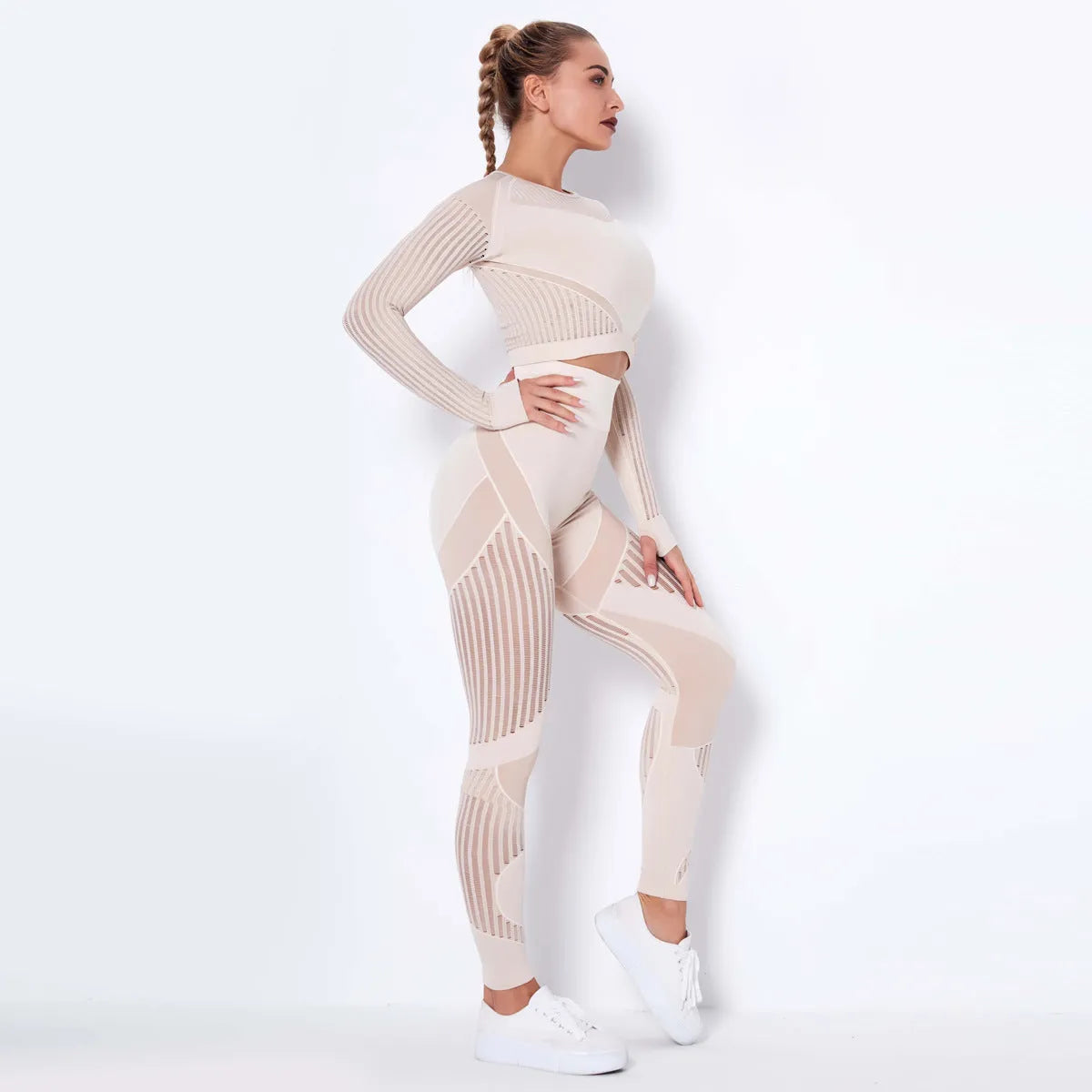 Women's long-sleeved seamless knitted yoga suit in a breathable fabric blend.
