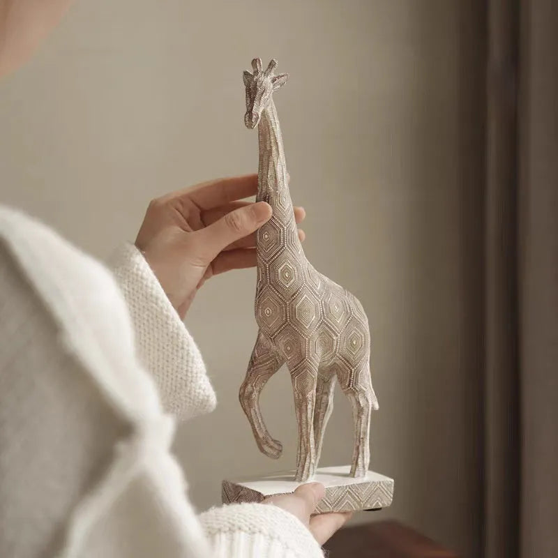 Wood colour synthetic resin giraffe sculpture ornament, 30.5 cm tall.
