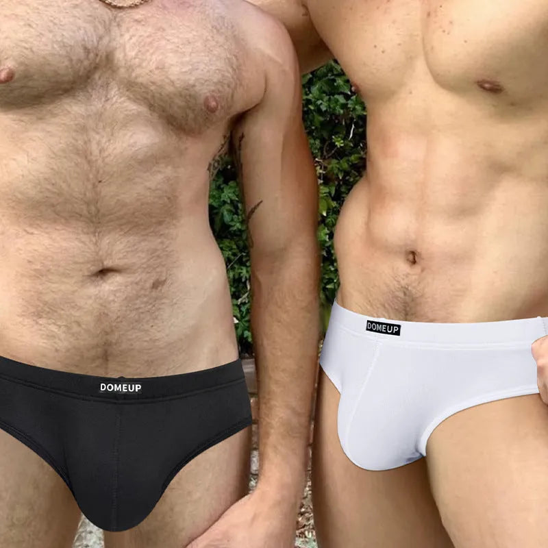 Men's solid colour low waist briefs in seamless knit polyester fabric