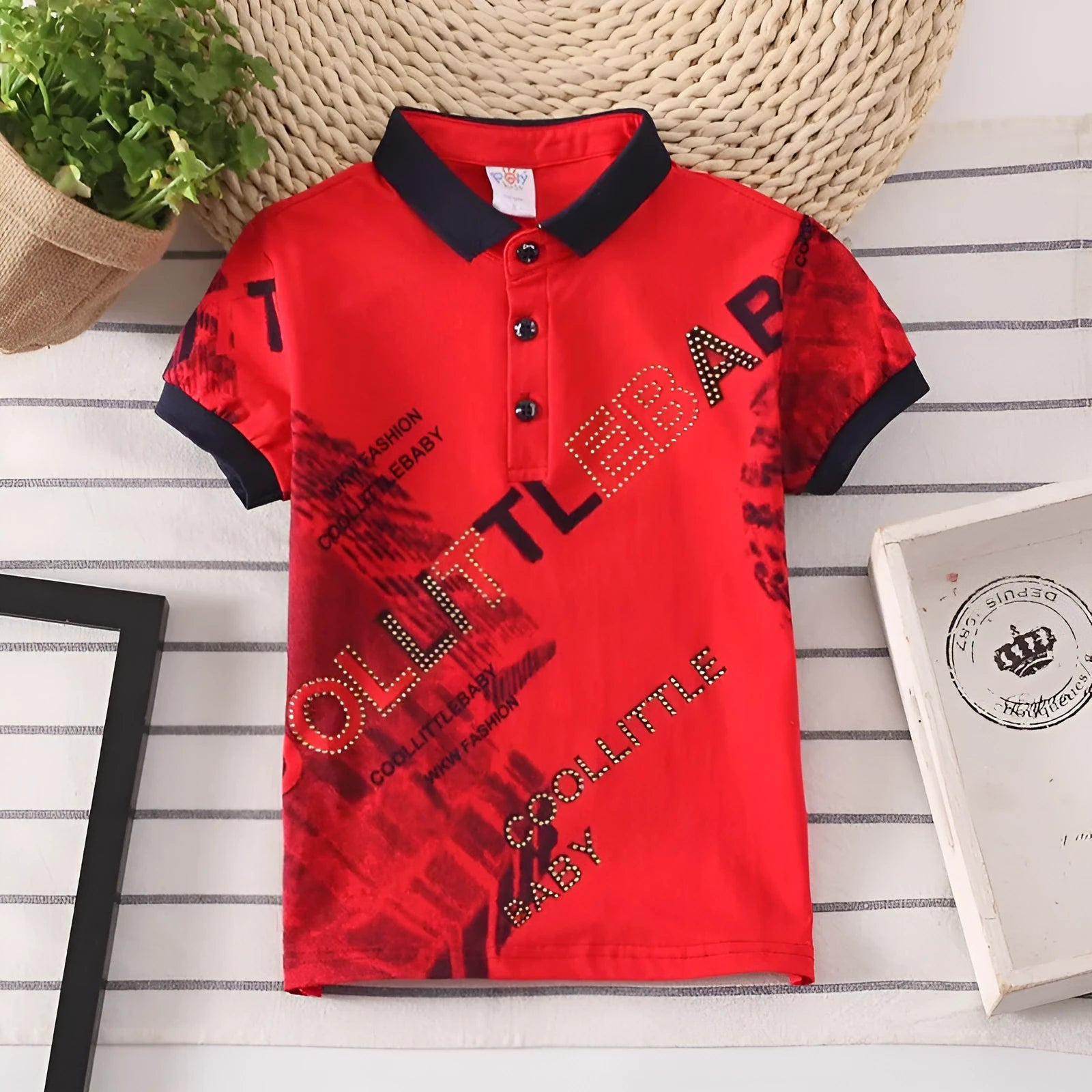 Boy's short sleeve cotton t-shirt in solid colour with lapel collar.