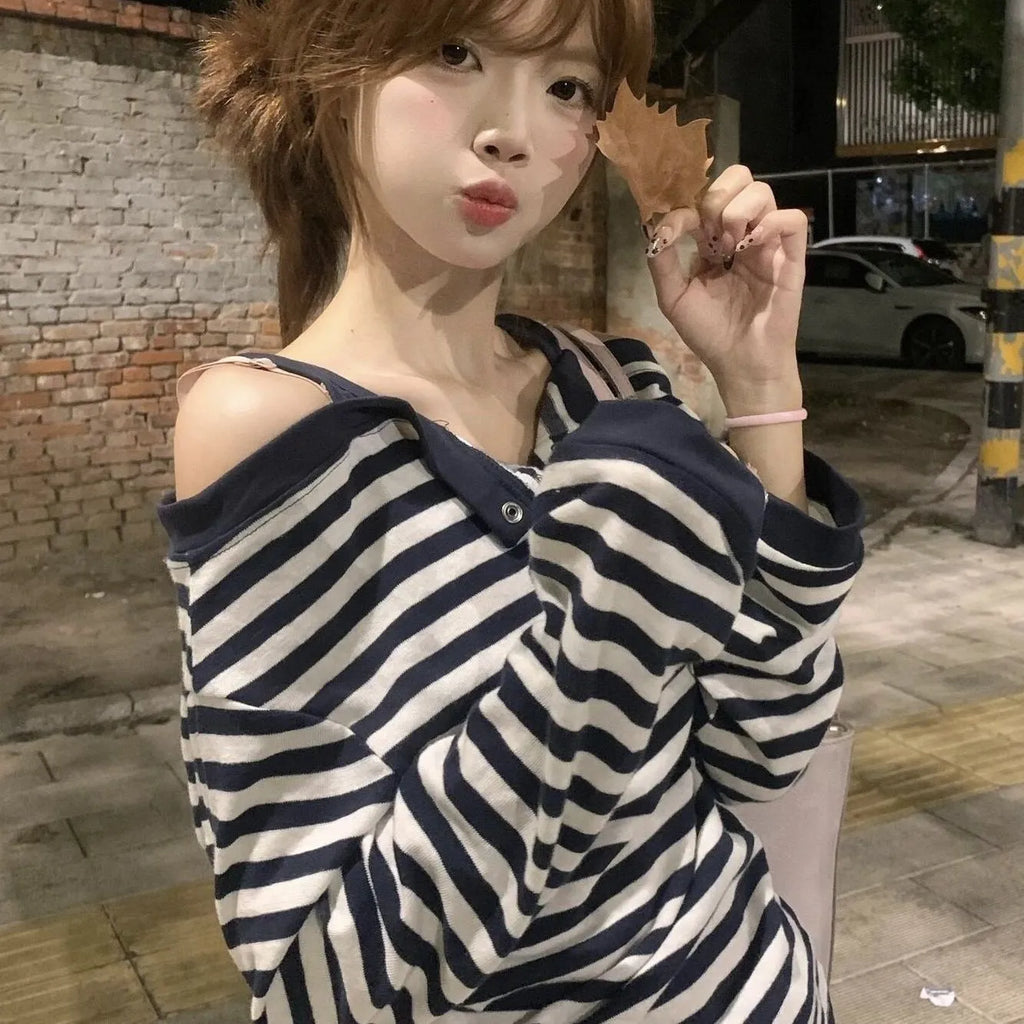 Dark blue oversized women's long-sleeved T-shirt with viscose fibre, featuring striped embroidery and button details in Korean style.