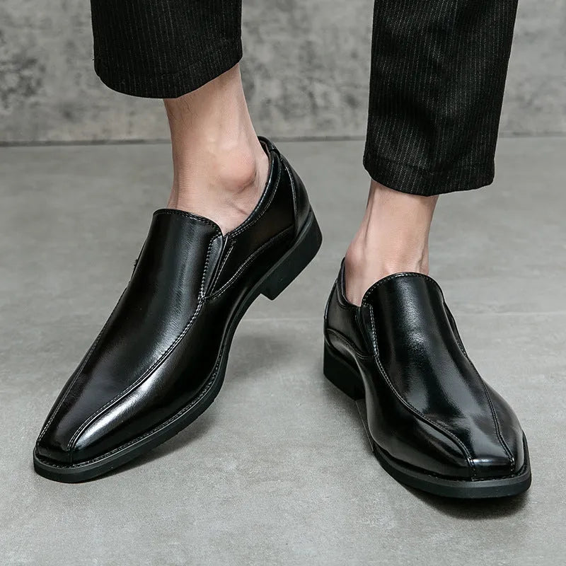 Men's black pointed patent leather casual shoes with a flat rubber sole and totem detail