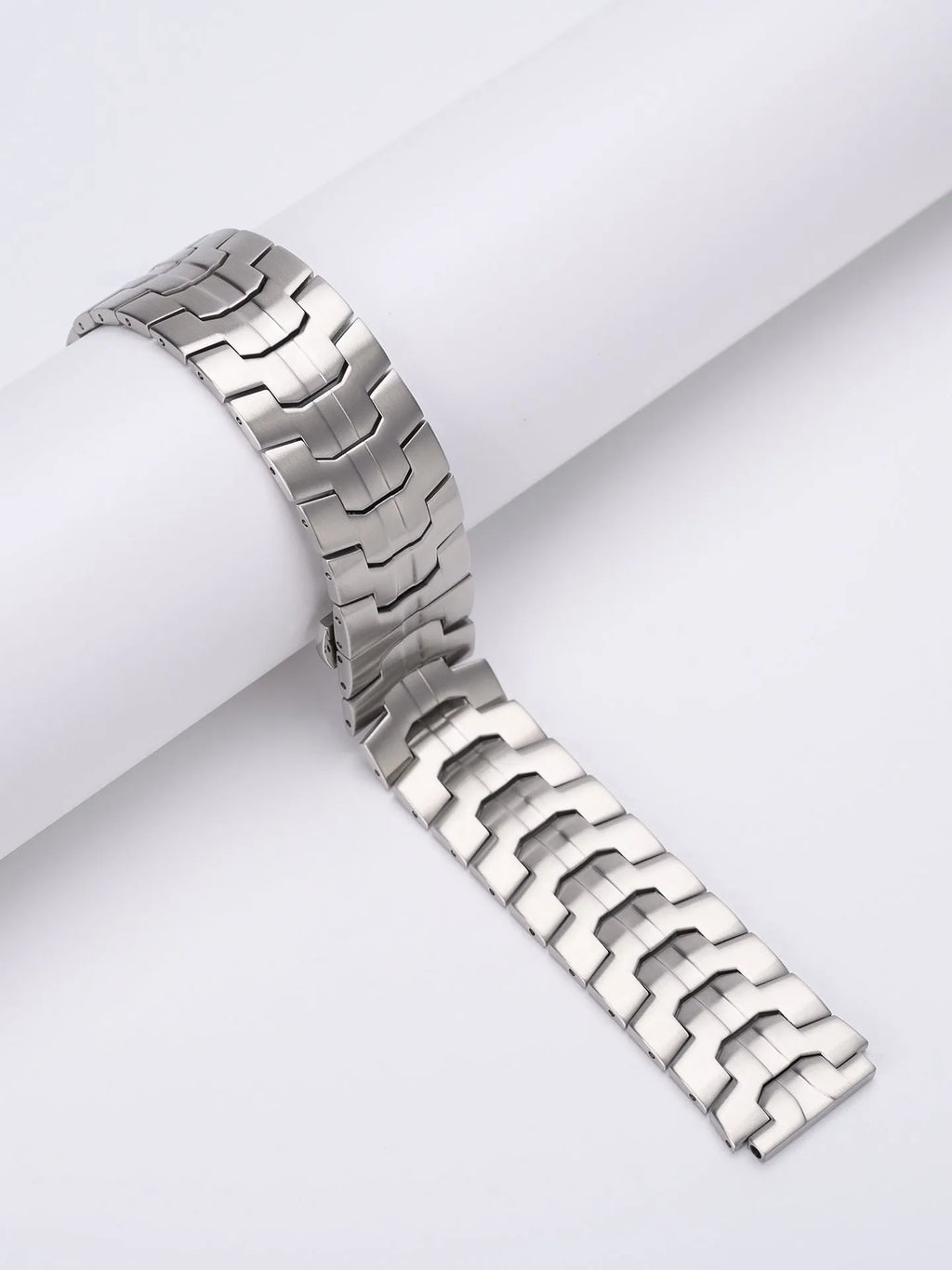 Stainless steel watch band for Samsung Watch 7 6 5 in silver and black colour options.