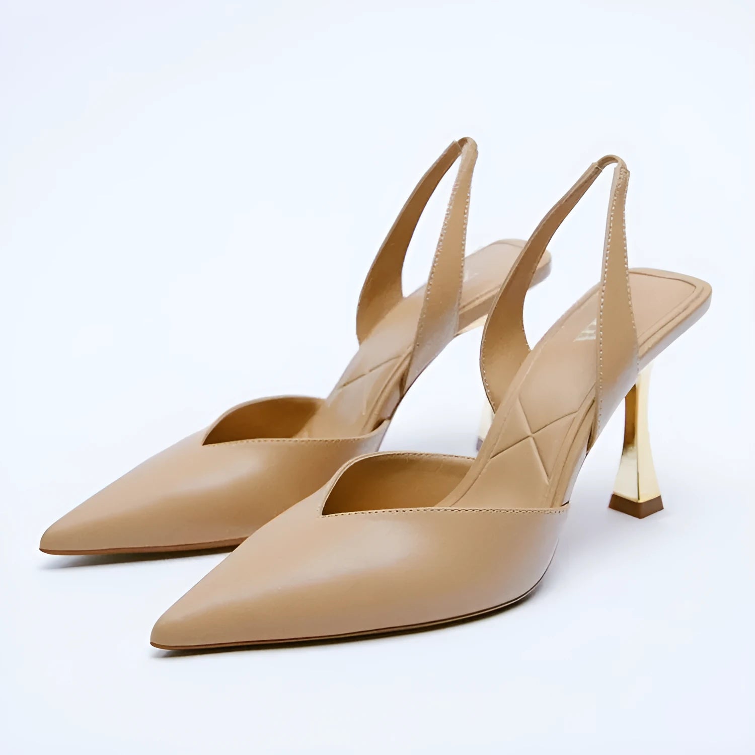 Women's nude pointed high heels in patent leather with shallow mouth design