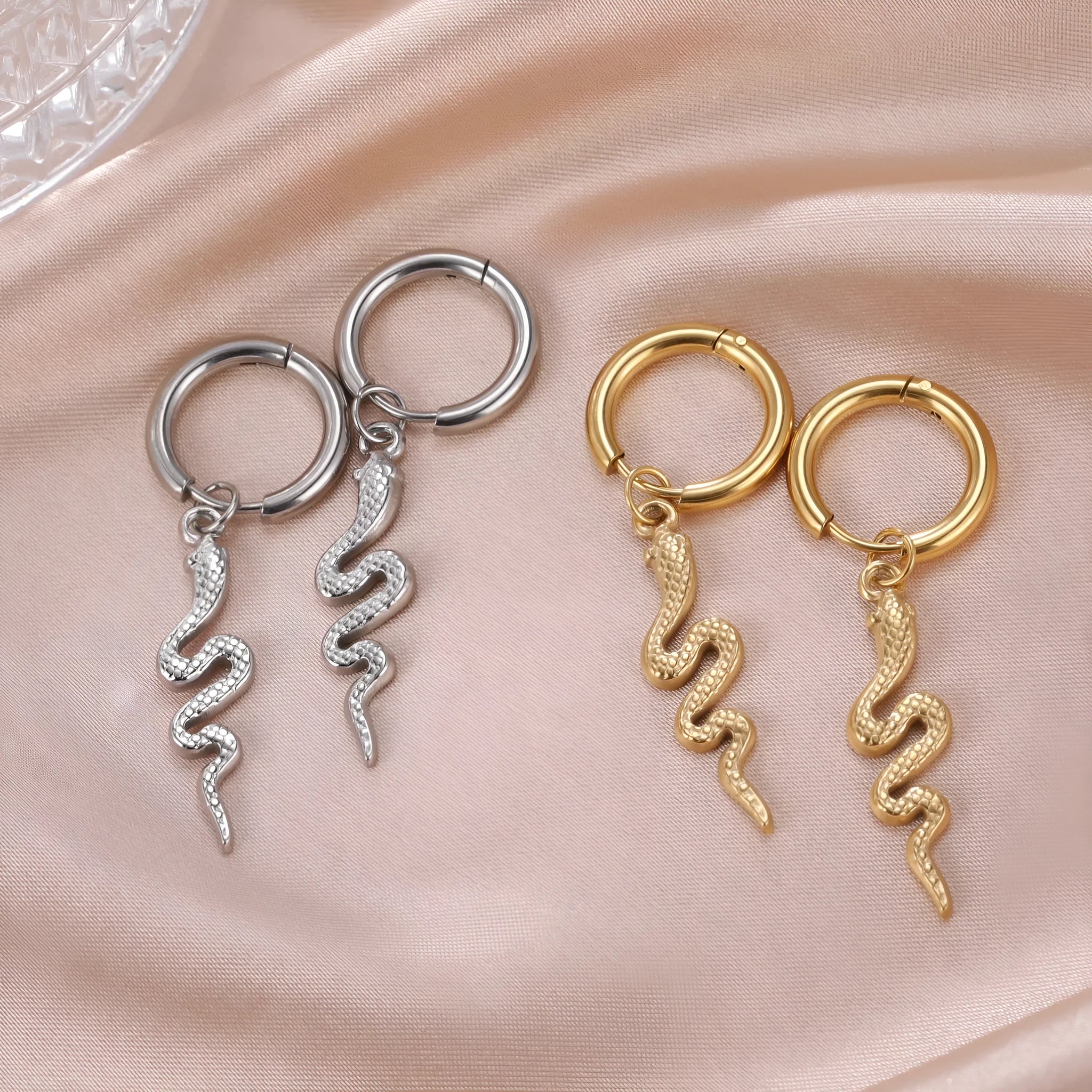 Vintage snake-shaped gold-plated stainless steel clip earrings with animal modelling